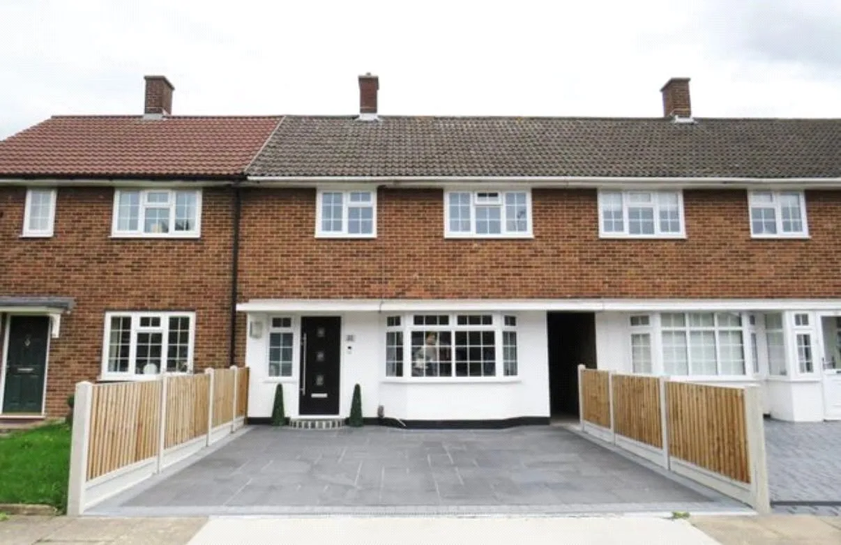 3 bed house for sale — Tuck Road, Rainham, RM13