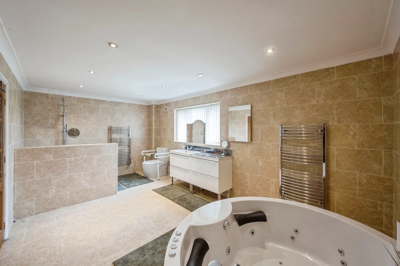 Whiphill Lane, Armthorpe, DONCASTER, photo 11