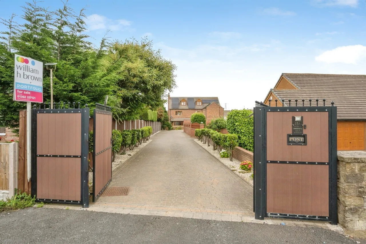 Whiphill Lane, Armthorpe, DONCASTER, photo 4