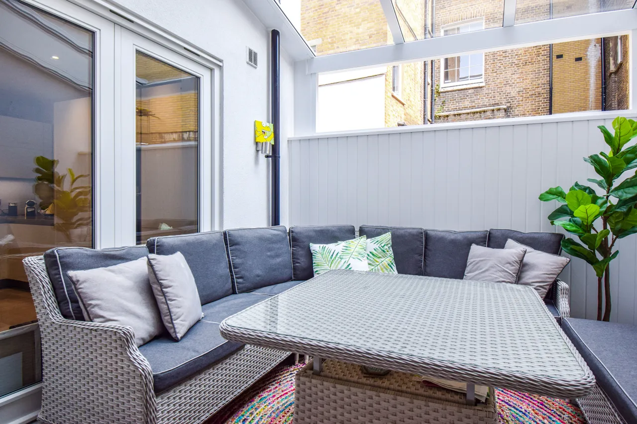 Pembridge Road, Notting Hill, London, photo 6