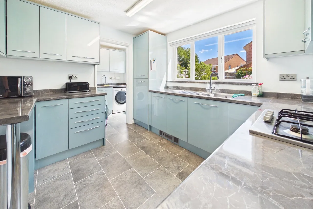 Buttercup Place, Thatcham, RG18, photo 3