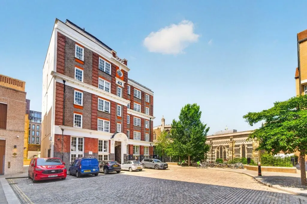 2 bed flat for sale — Bartholomew Close, London, EC1A
