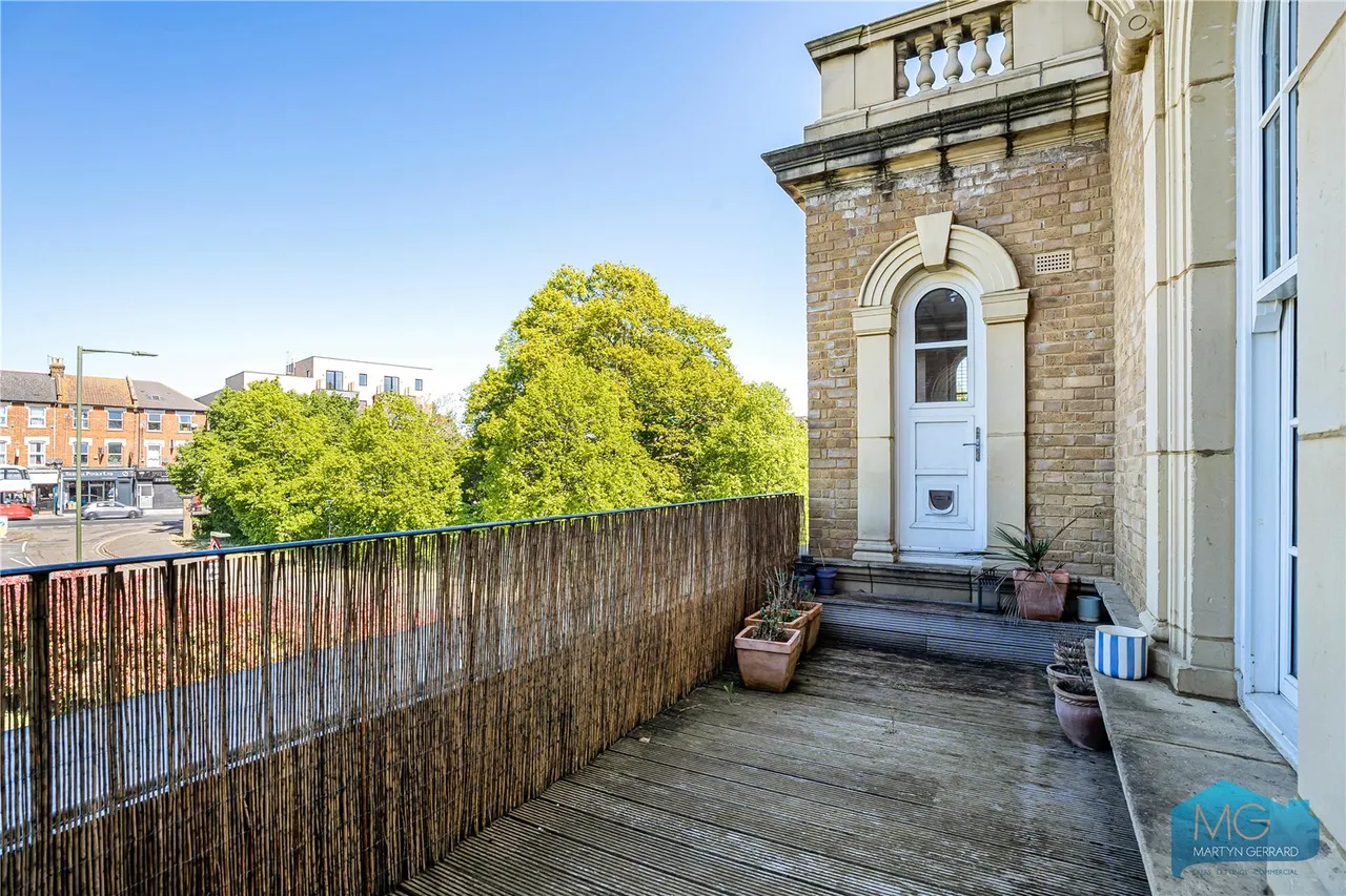 Royal Drive, Friern Barnet, N11, photo 3
