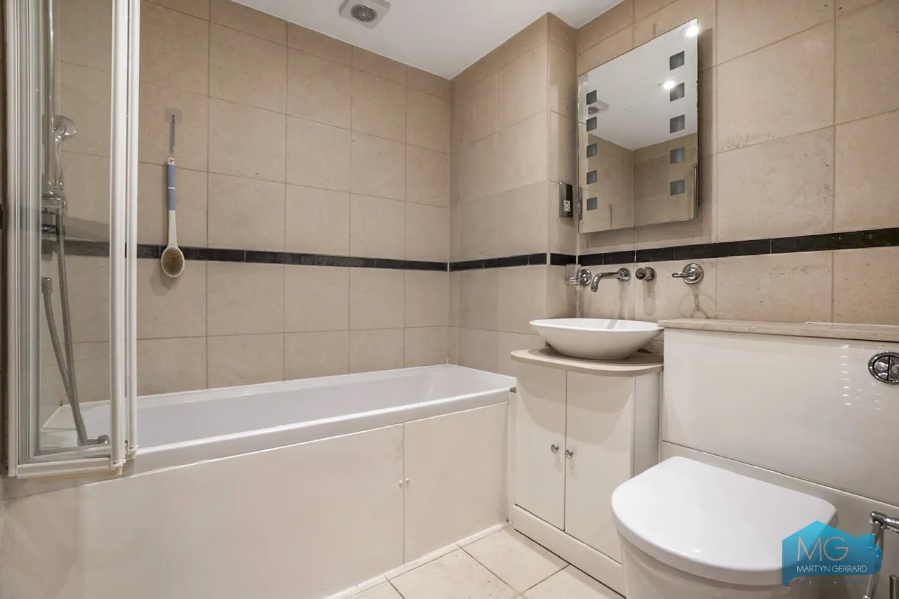 Royal Drive, Friern Barnet, N11, photo 18