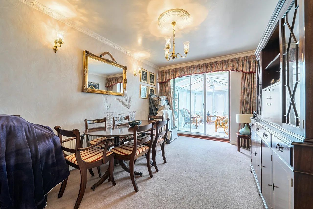 Woodhall Gate, Pinner, HA5, photo 14