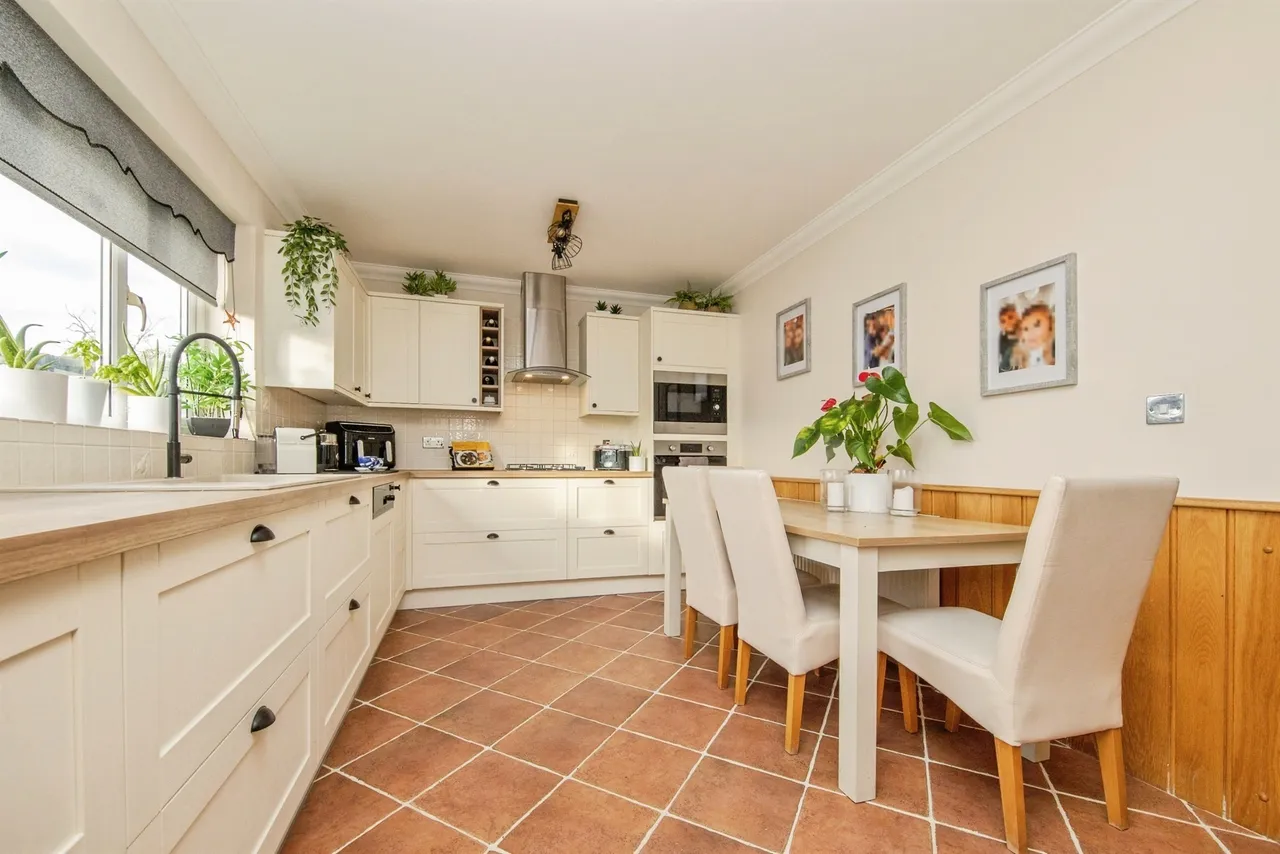 St. Johns Road, Clacton-On-Sea, photo 8