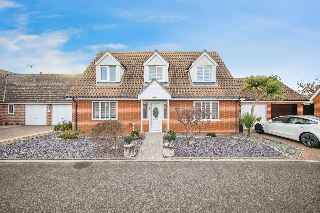 4 bed house for sale — St. Johns Road, Clacton-On-Sea