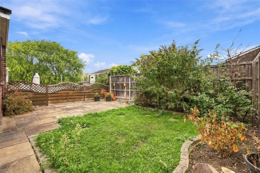 with 3 bedrooms in Harlow, CM19, photo 3