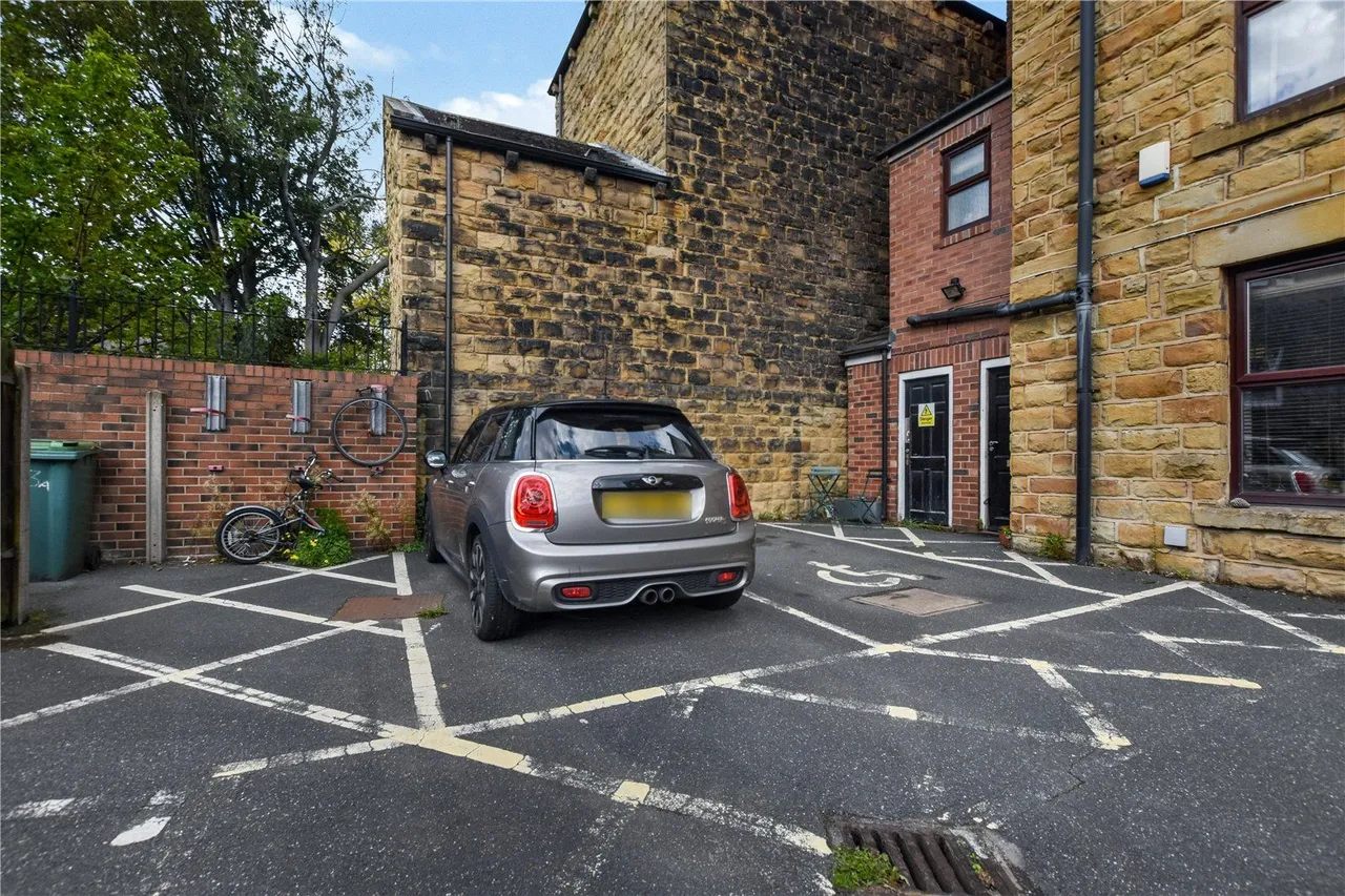 Commercial Street, Leeds, LS27, photo 4