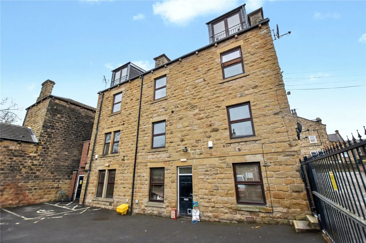 Commercial Street, Leeds, LS27, photo 2