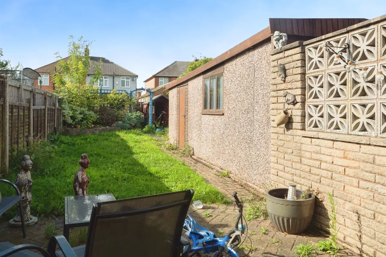 Holmfield Avenue East, Leicester, photo 9
