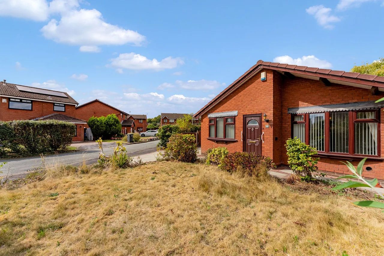 Avebury Close, Widnes, Widnes, WA8 3SF, photo 22
