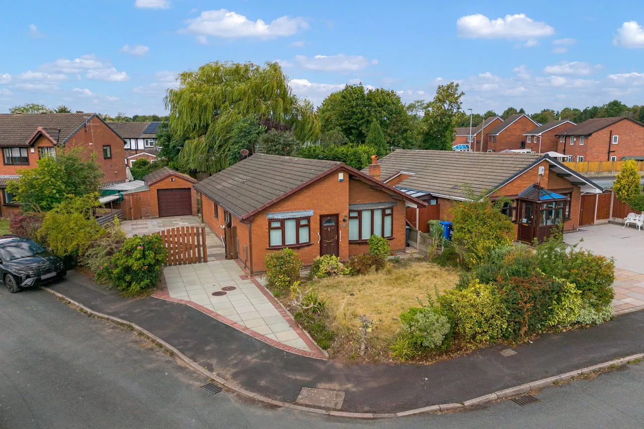 3 bed house for sale — Avebury Close, Widnes, Widnes, WA8 3SF