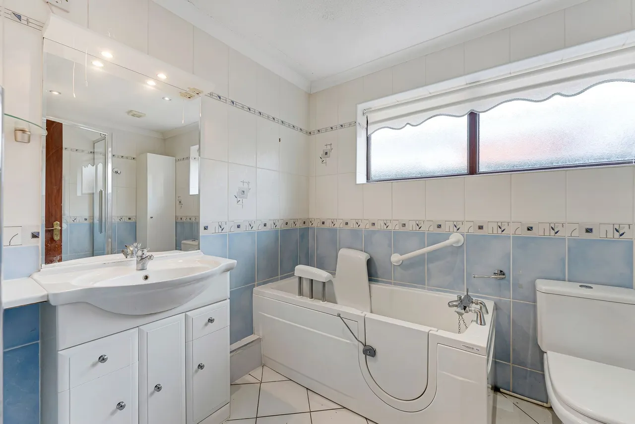 Avebury Close, Widnes, Widnes, WA8 3SF, photo 15