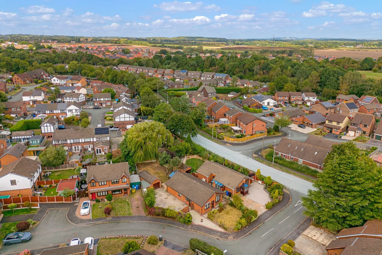 Avebury Close, Widnes, Widnes, WA8 3SF, photo 27