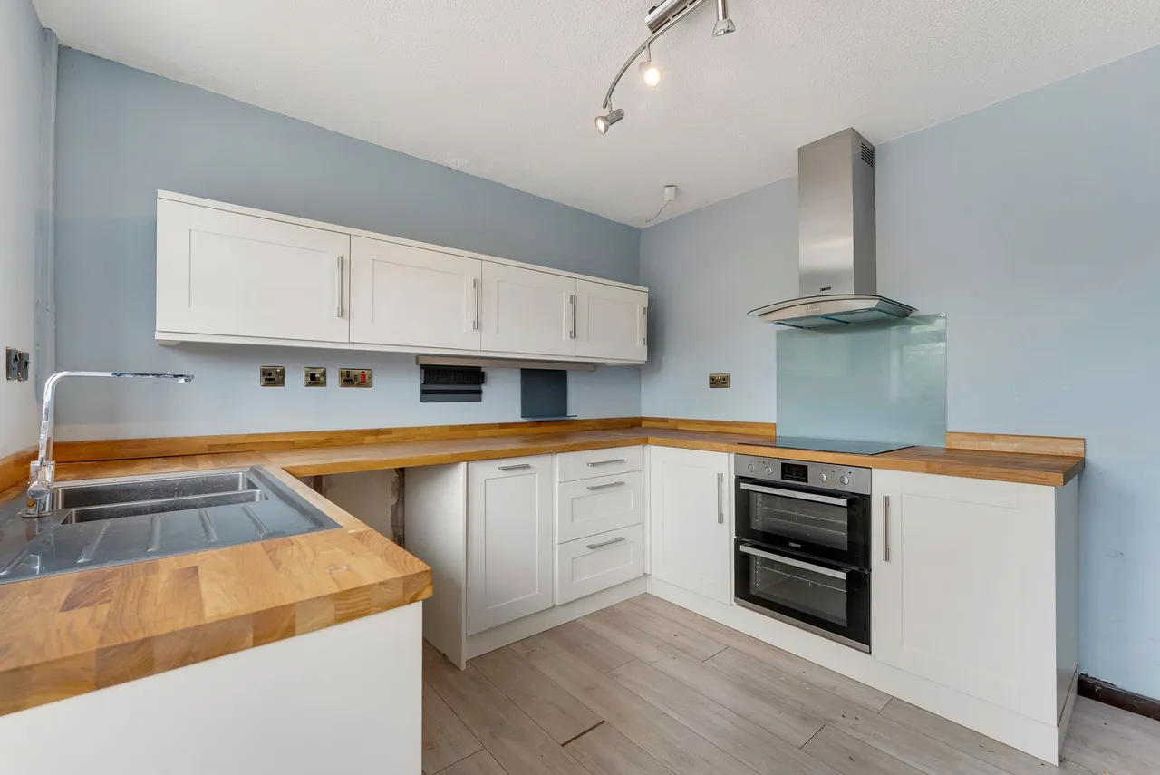 Avebury Close, Widnes, Widnes, WA8 3SF, photo 2