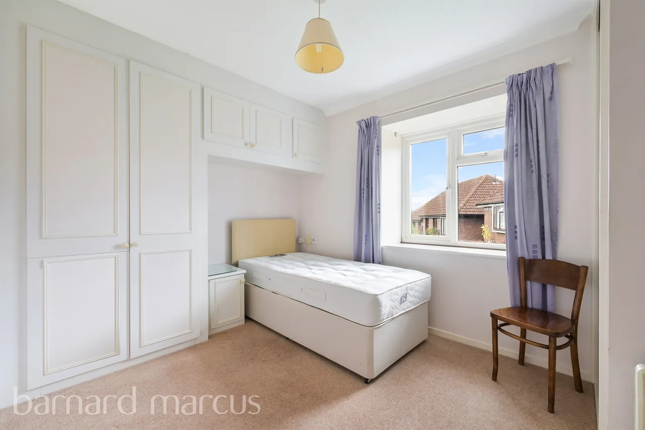 Chestnut Close, Redhill, photo 5