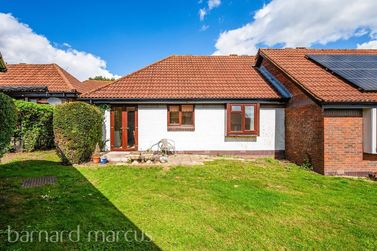 Chestnut Close, Redhill, photo 8