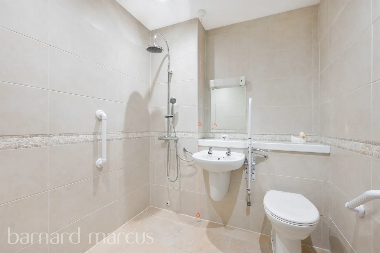 Chestnut Close, Redhill, photo 6