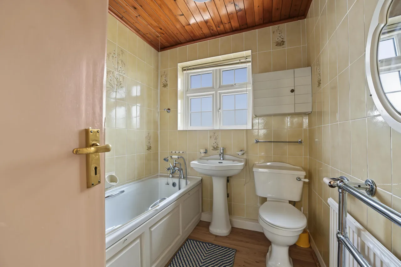 Ambleside Crescent, Enfield, EN3, photo 19
