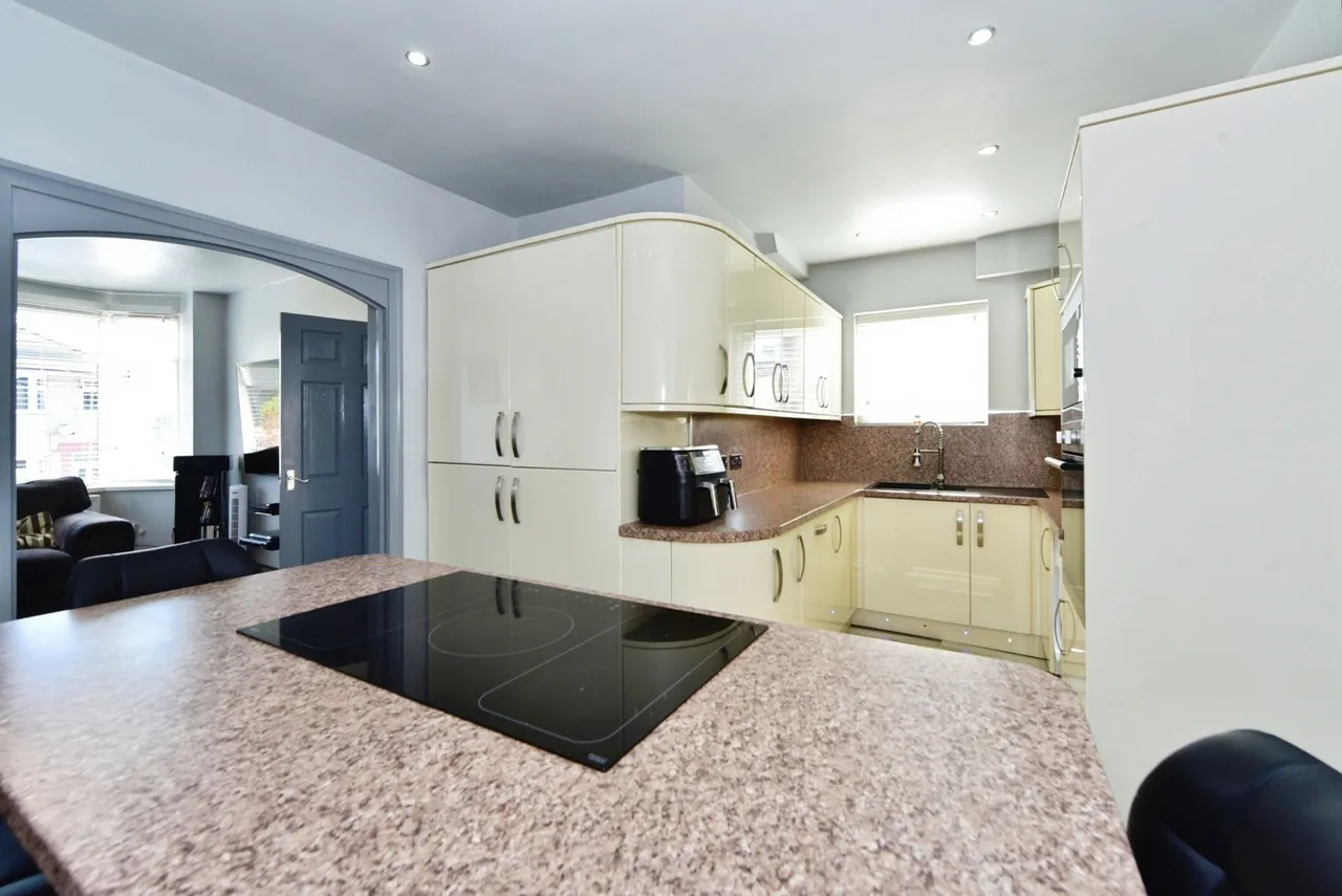3 bed house for sale — Kirkdale Drive, Sheffield, South Yorkshire, S13