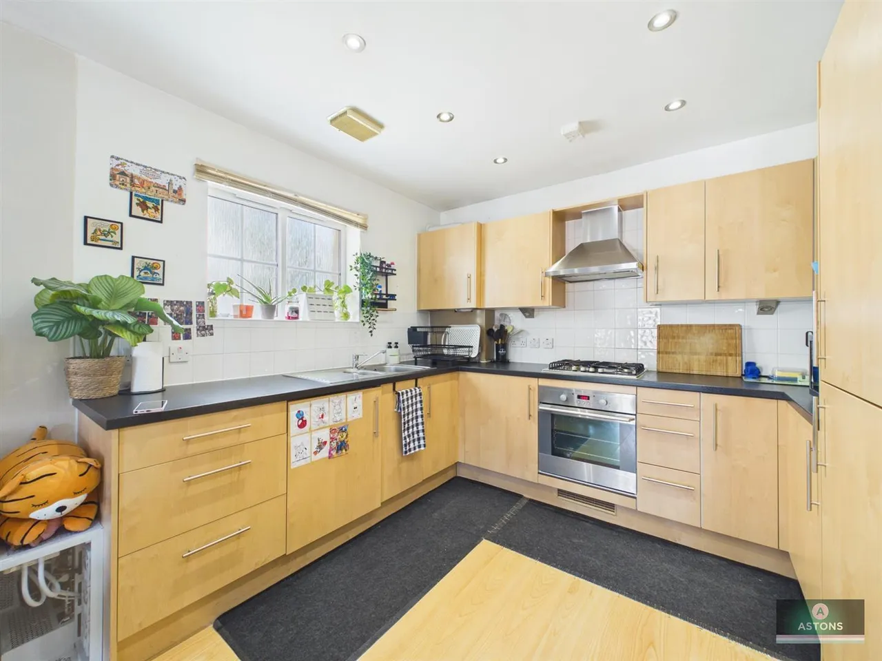 Grove Court, Three Bridges, photo 7