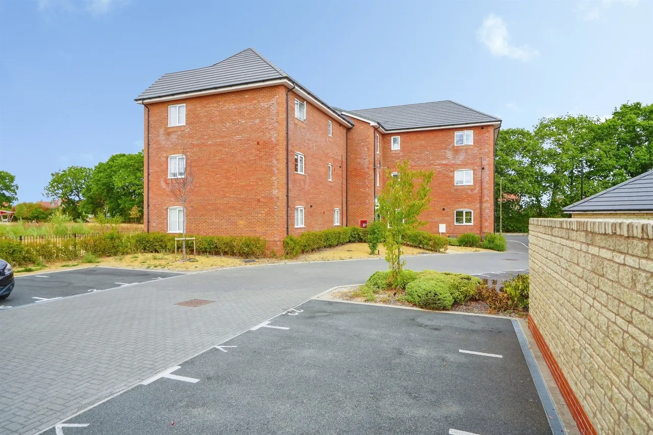 Tom Gaughan Way, Didcot, OX11, photo 13