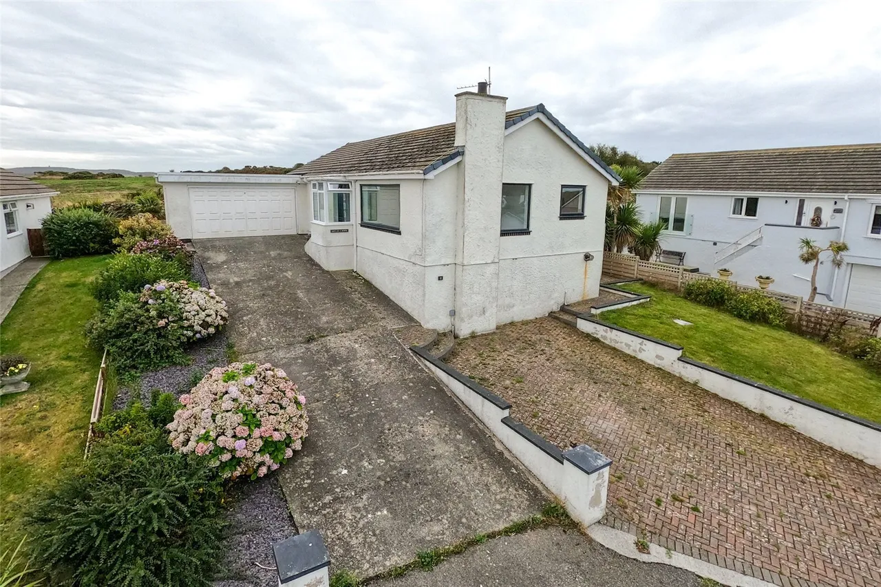 3 bed house for sale, Glan Y Don Parc, Bull Bay