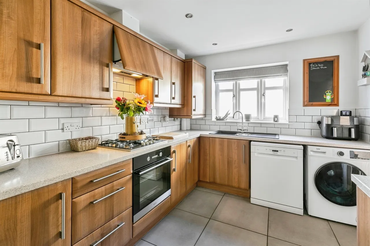 Bloomingdale Court, Woolley Grange, S75, photo 8