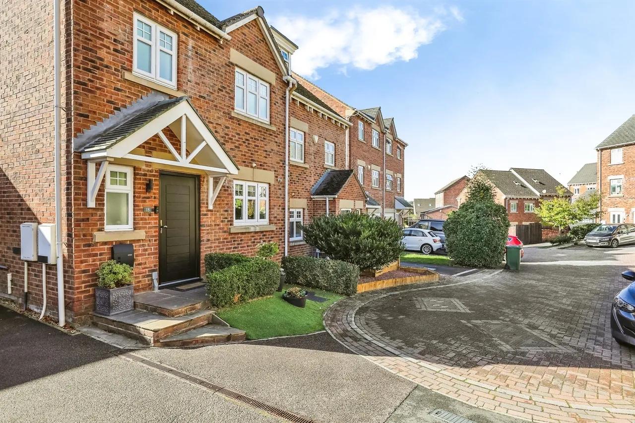 Bloomingdale Court, Woolley Grange, S75, photo 20