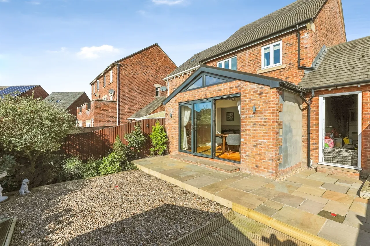 Bloomingdale Court, Woolley Grange, S75, photo 16