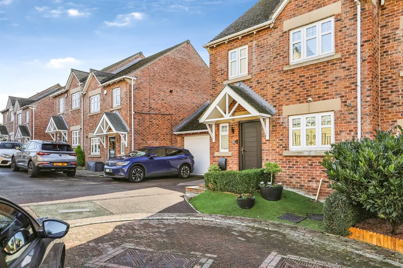 Bloomingdale Court, Woolley Grange, S75, photo 19