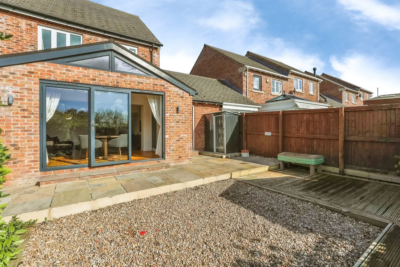 Bloomingdale Court, Woolley Grange, S75, photo 17