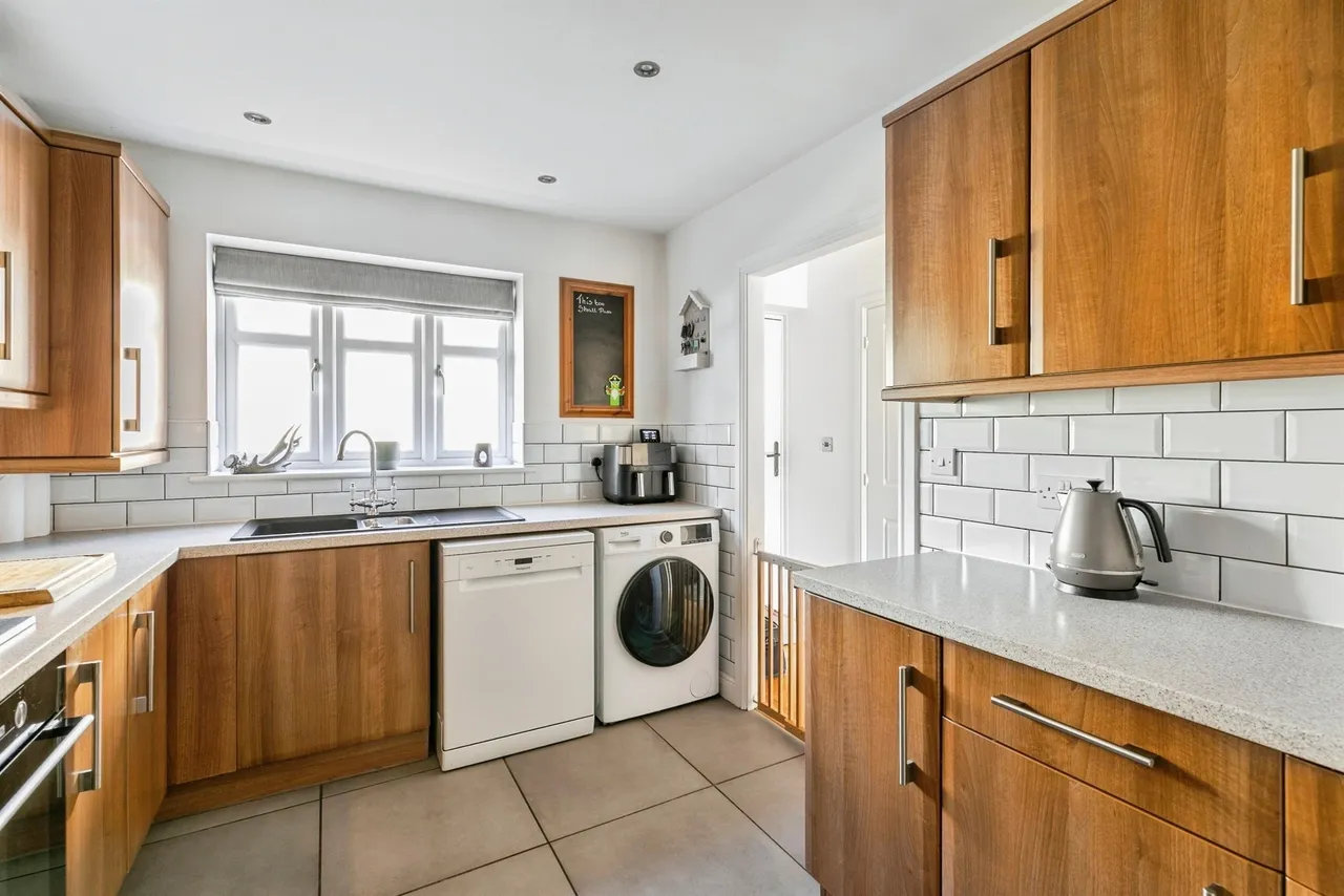 Bloomingdale Court, Woolley Grange, S75, photo 7