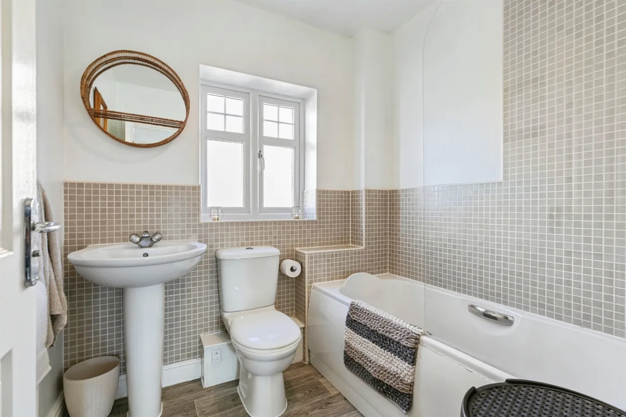 Bloomingdale Court, Woolley Grange, S75, photo 15