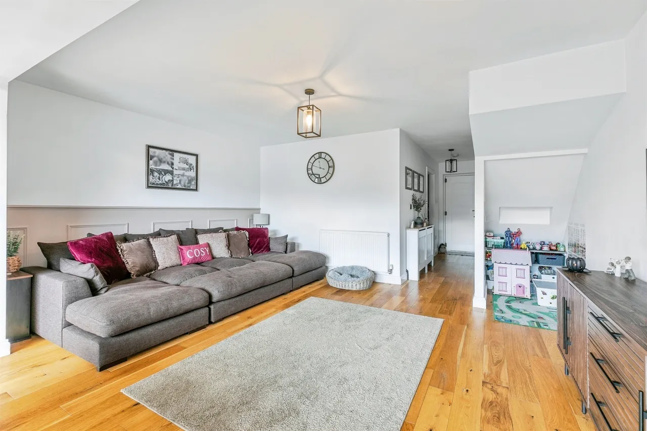 Bloomingdale Court, Woolley Grange, S75, photo 4