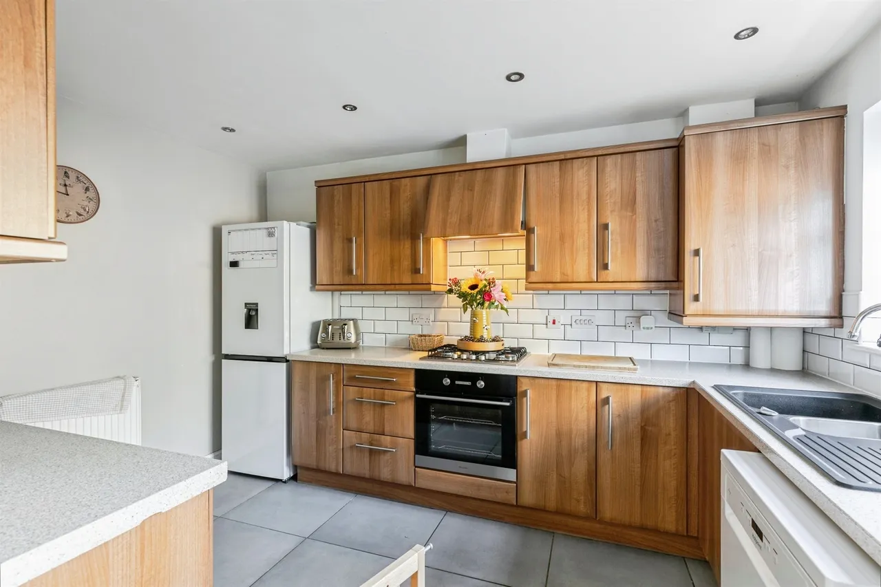 Bloomingdale Court, Woolley Grange, S75, photo 6
