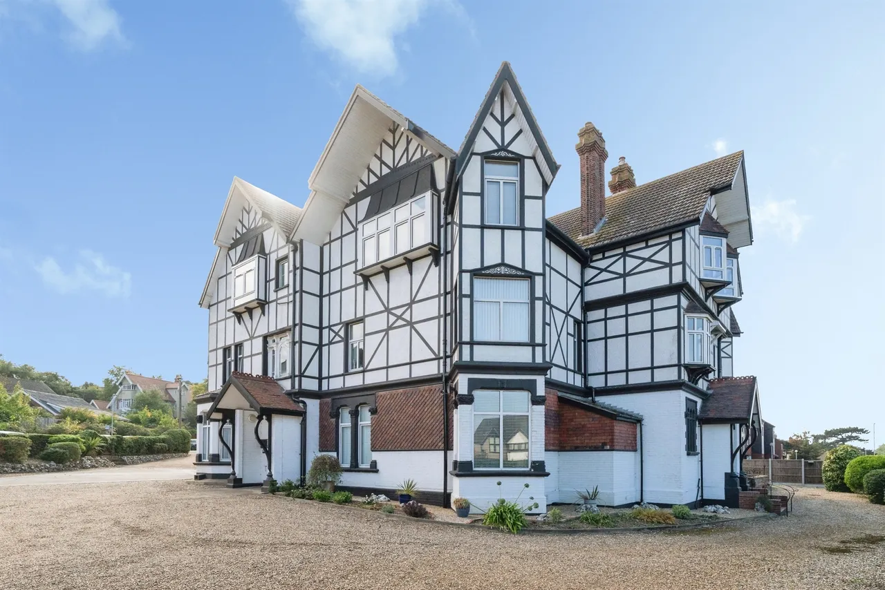 2 bed flat for sale, Weybourne Road, Sheringham, NR26