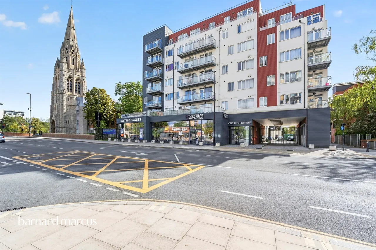 2 bed flat for sale, High Street, Feltham, TW13