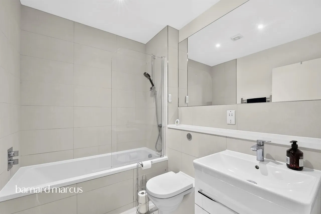 High Street, Feltham, TW13, photo 8