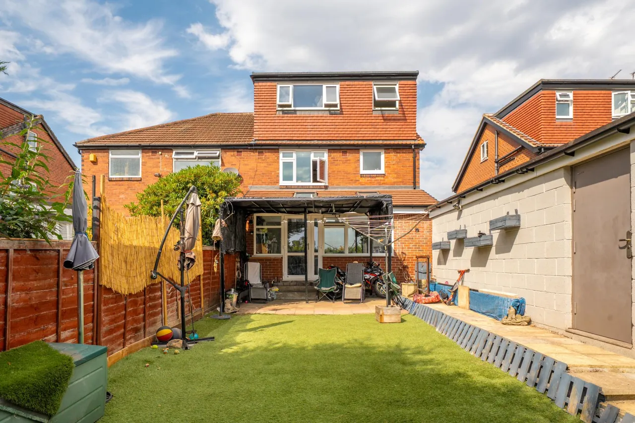 Gledhow Park Avenue, Chapel Allerton, LS7, photo 16