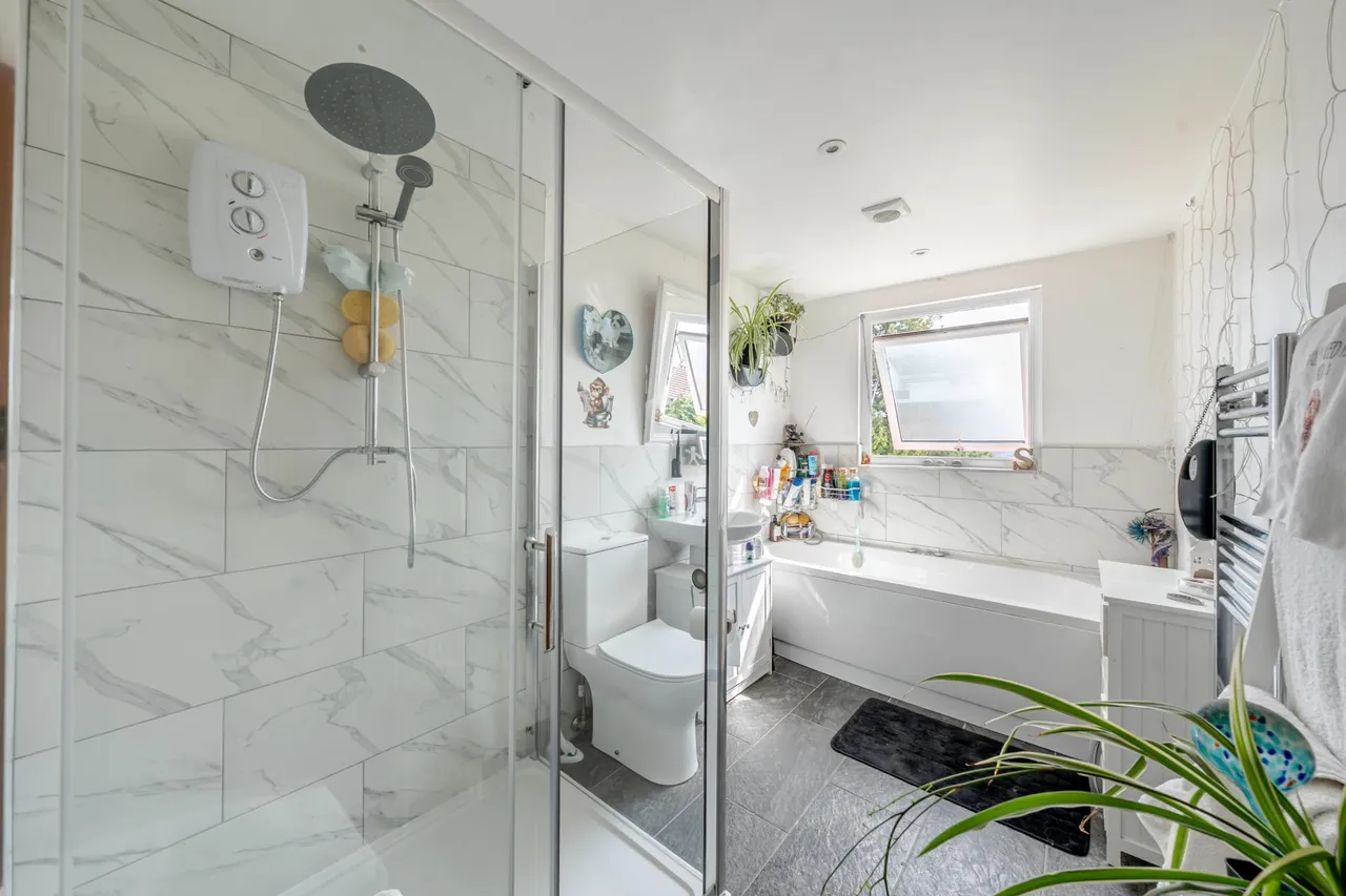 Gledhow Park Avenue, Chapel Allerton, LS7, photo 13