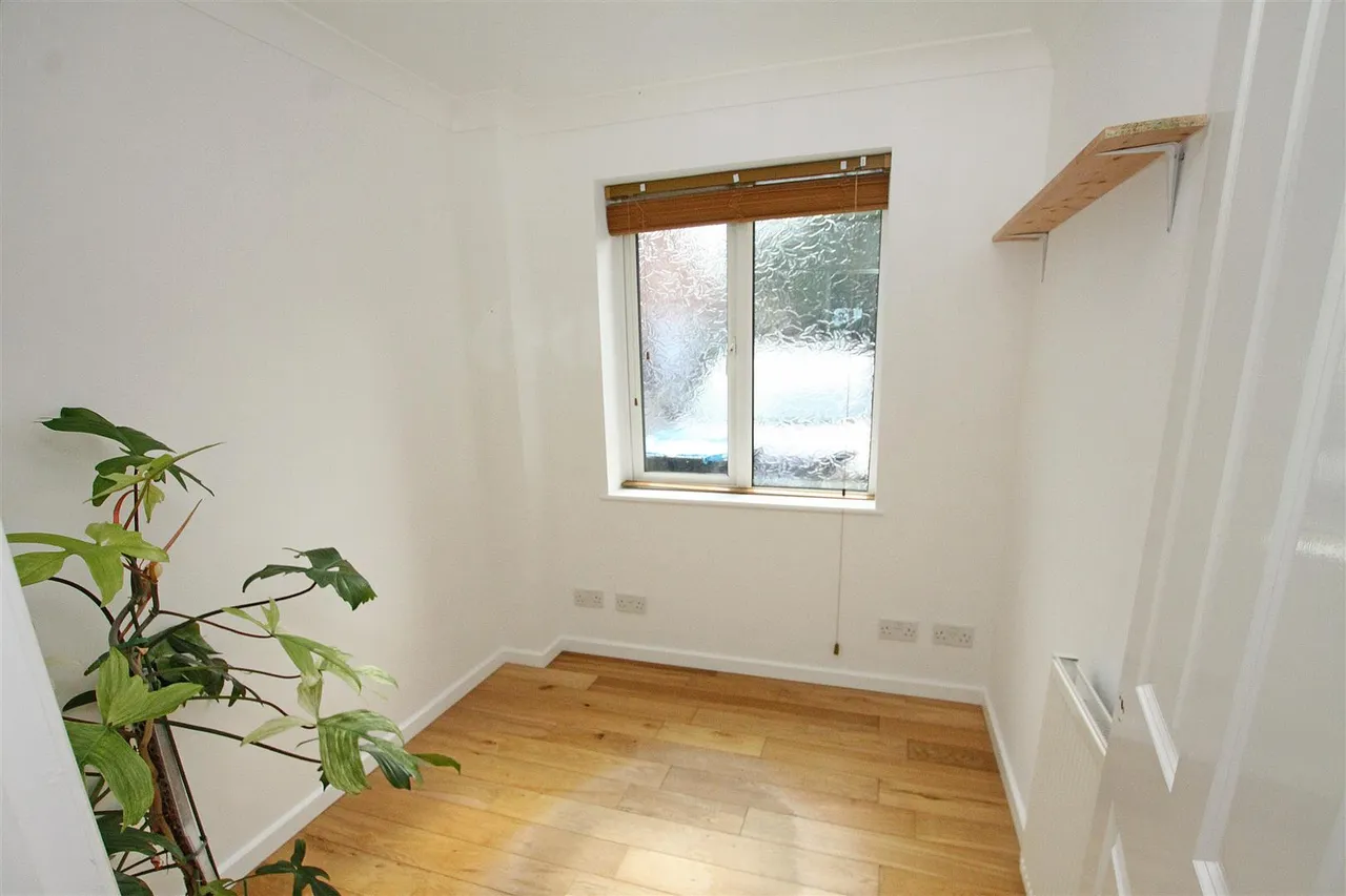Tincleton Gardens, Bournemouth, photo 6