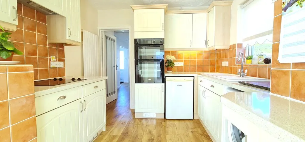 Mountain Ash Avenue, Leigh-On-Sea, Essex, SS9 4SZ, photo 10