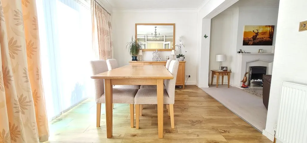 Mountain Ash Avenue, Leigh-On-Sea, Essex, SS9 4SZ, photo 4