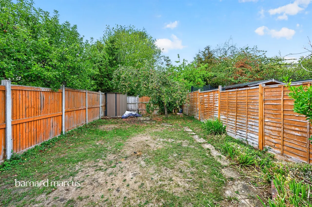 Wheelers Lane, Epsom, KT18, photo 12