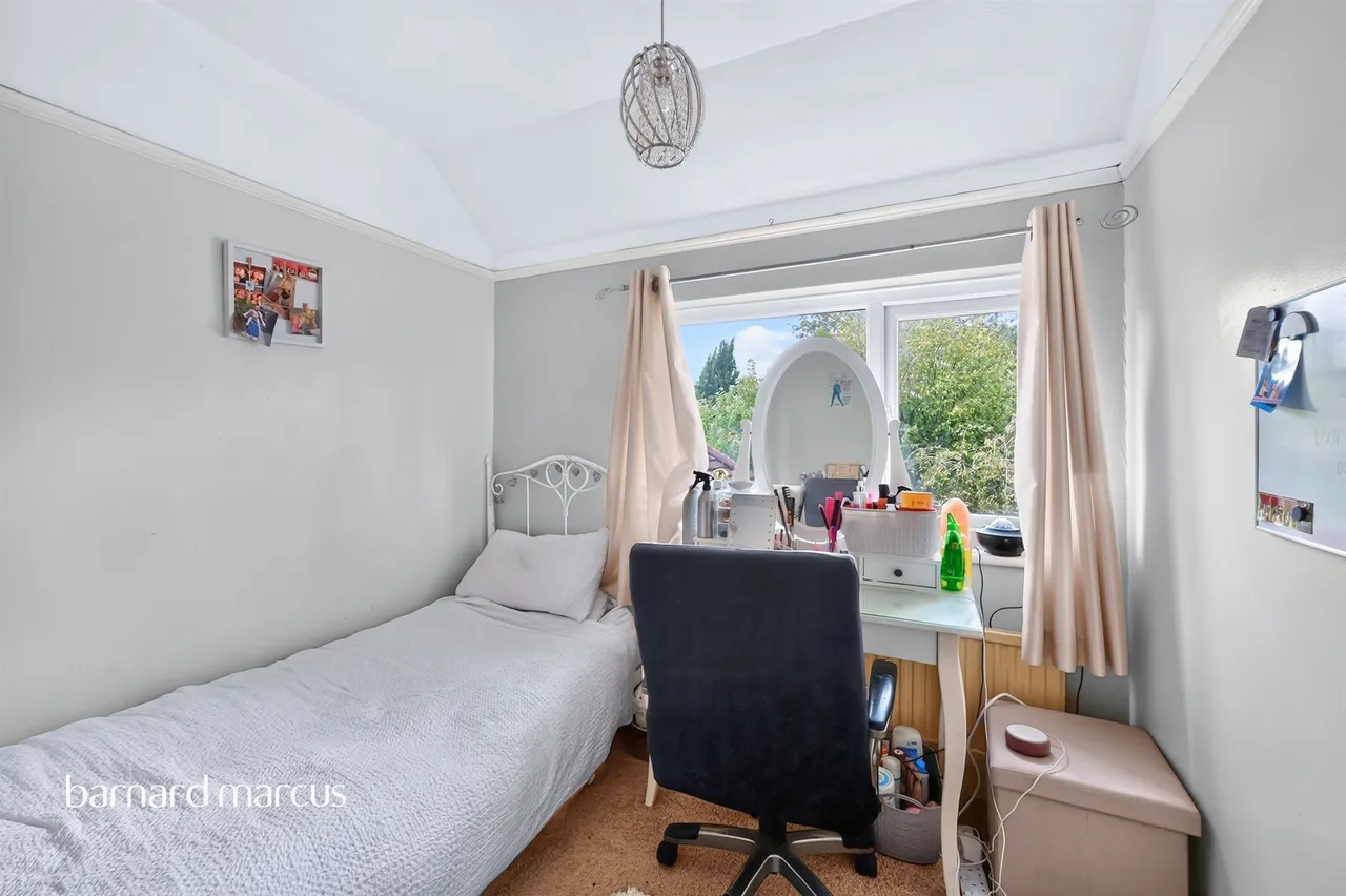 Wheelers Lane, Epsom, KT18, photo 9