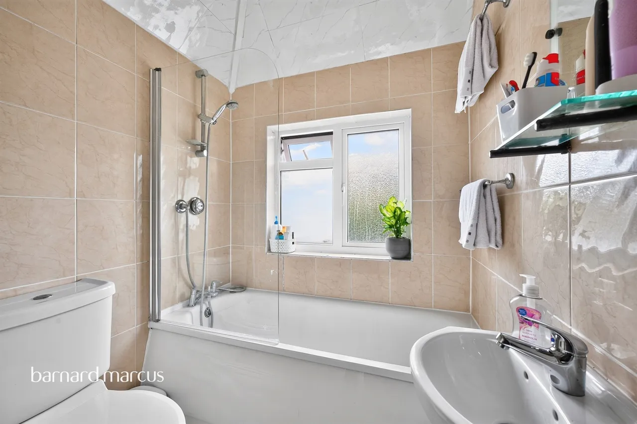 Wheelers Lane, Epsom, KT18, photo 10