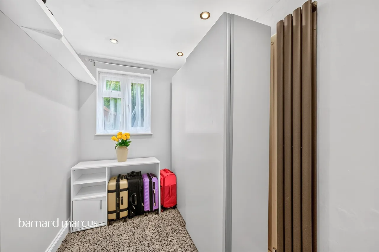 Wheelers Lane, Epsom, KT18, photo 13