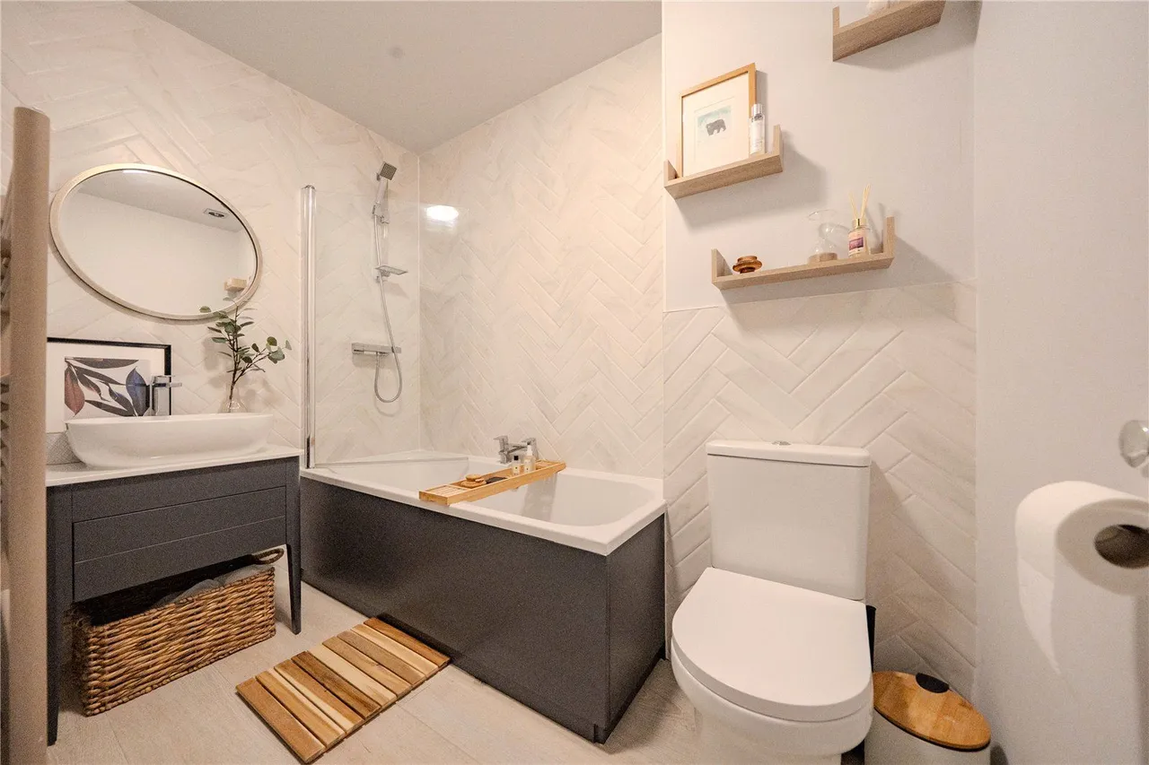 Baxendale Drive, Leeds, LS13, photo 11